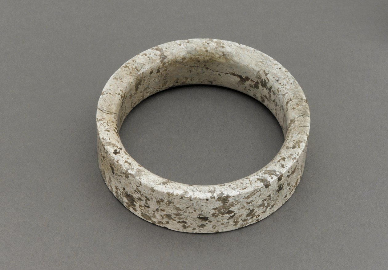 Bransoletka (nefryt) autorstwa Shang Dynasty Chinese School