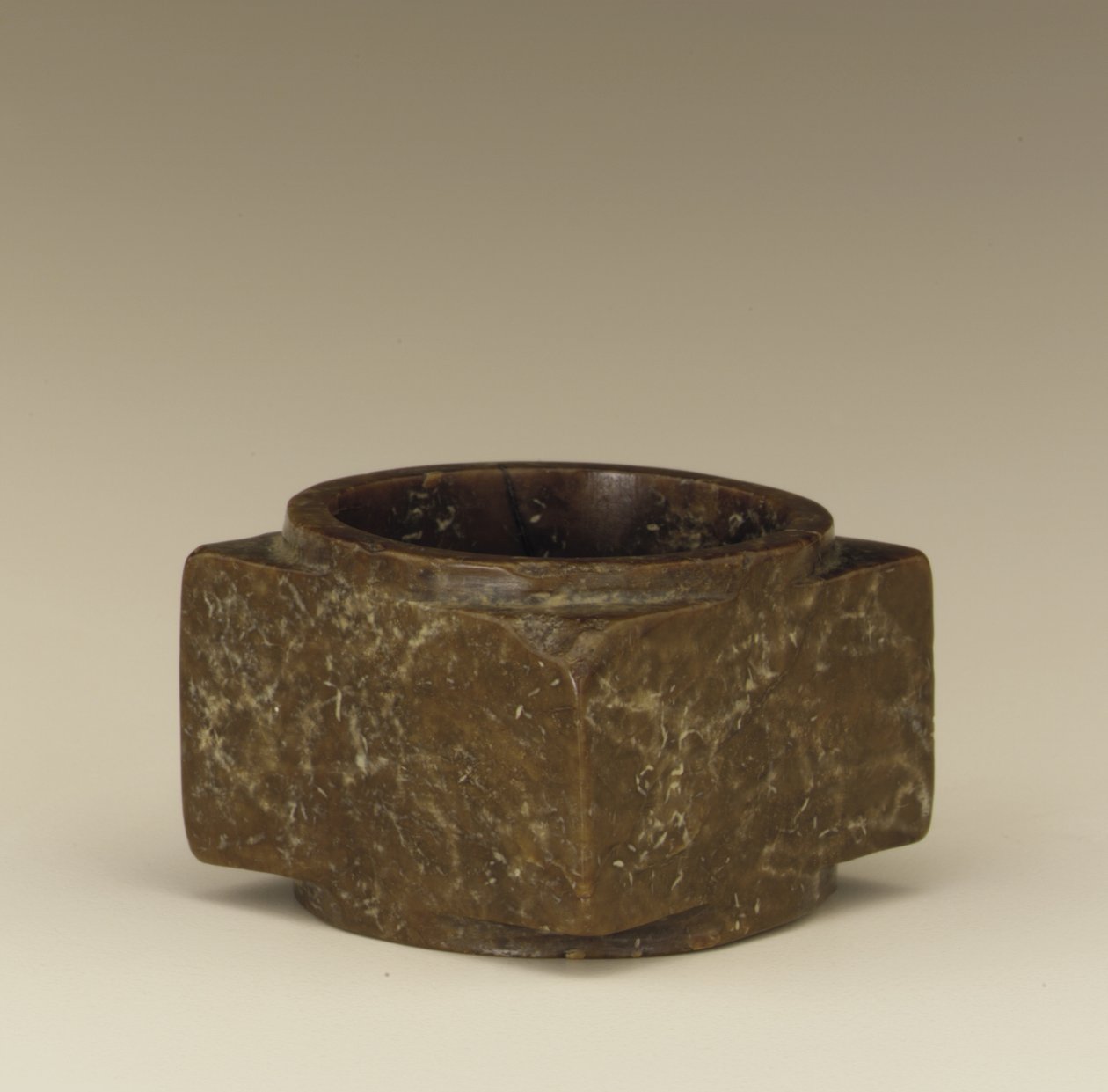 Cong (jade) autorstwa Shang Dynasty Chinese School