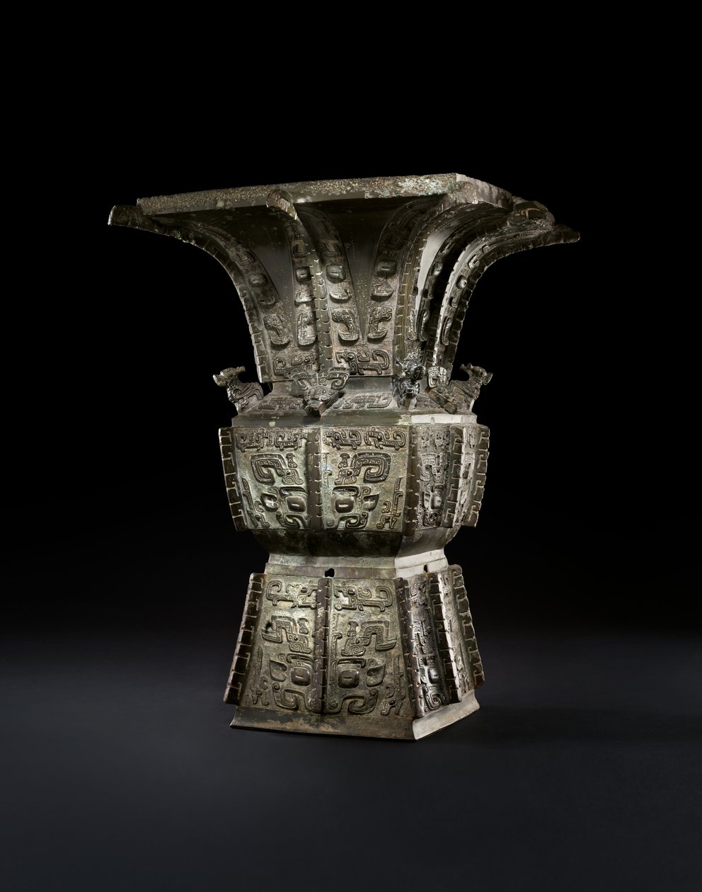 Rytualny Naczynie Wina, Fangzun (brąz) autorstwa Shang Dynasty Chinese School