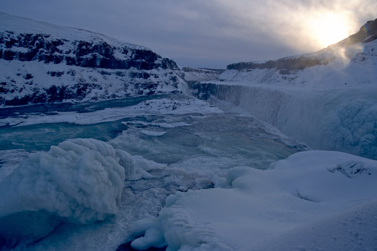 Islandia: Gulfoss, wodospad, 2022 (zdjęcie ilustracyjne) autorstwa Sisse Brimberg