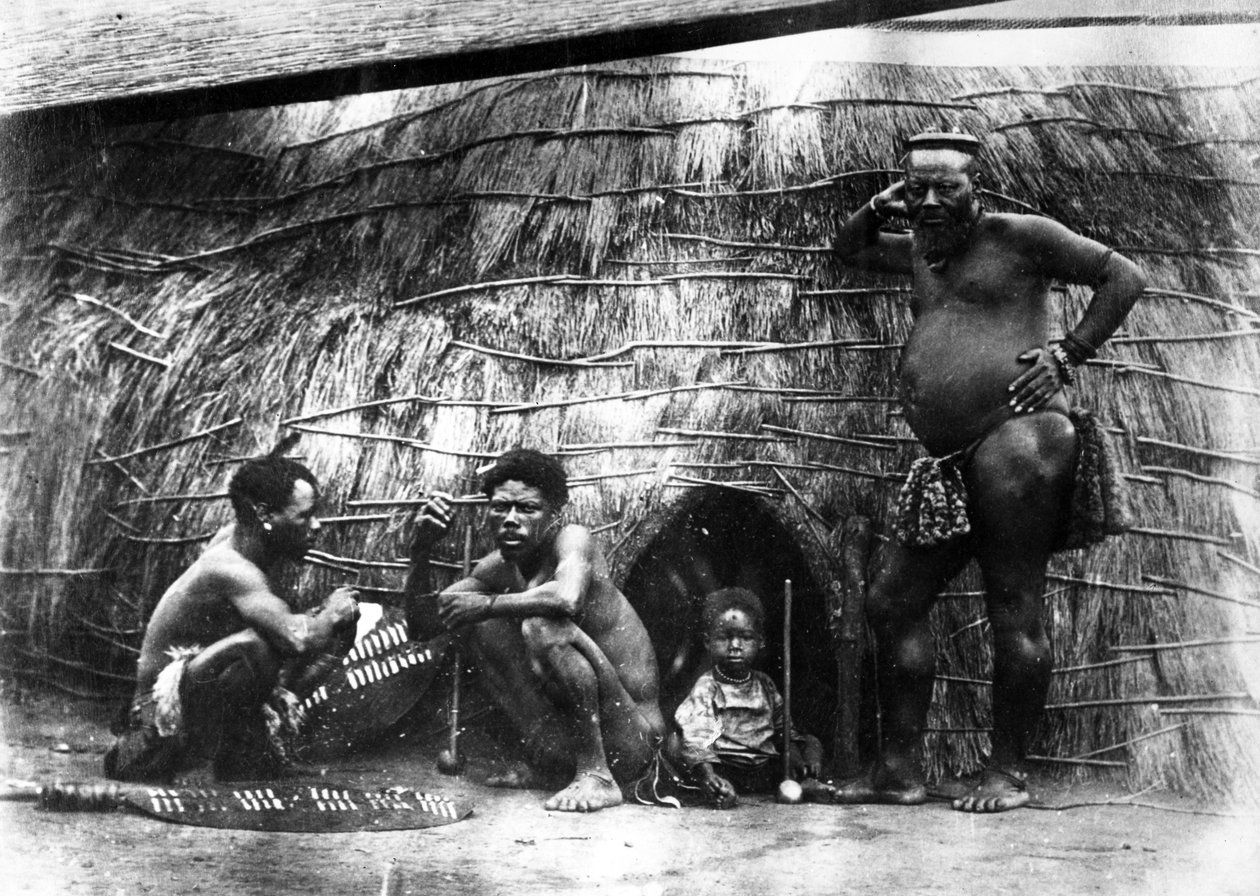 Rodzimy Kraal w Zululand, c.1895 autorstwa South African Photographer
