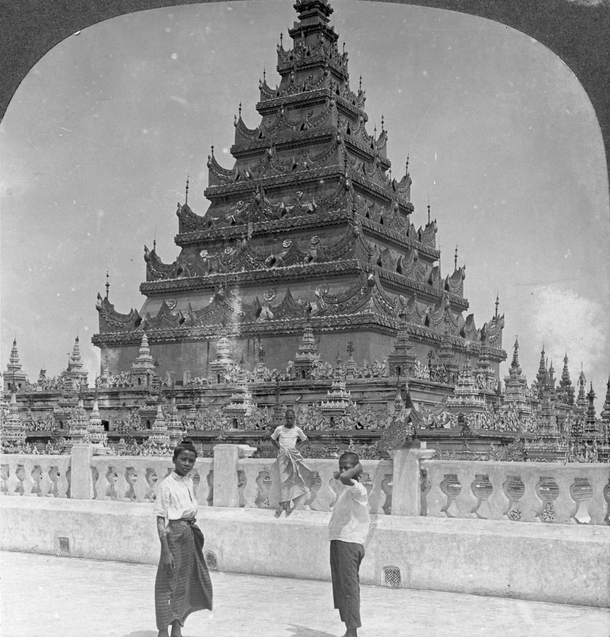 Pagoda Arakan, Mandalaj, Birma, 1908. autorstwa Stereo Travel Co