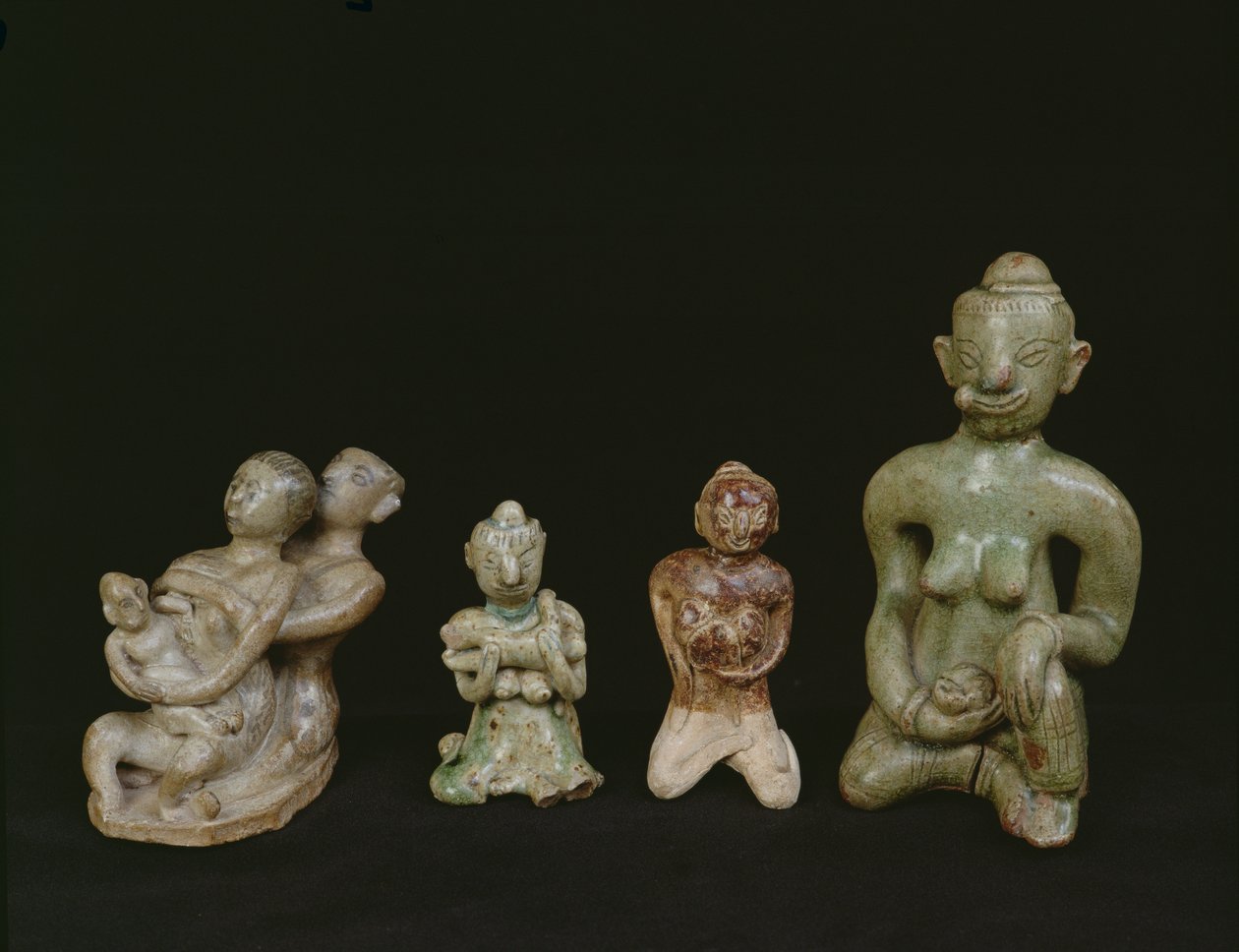 Figurki matki i dziecka (terakota) autorstwa Thai School