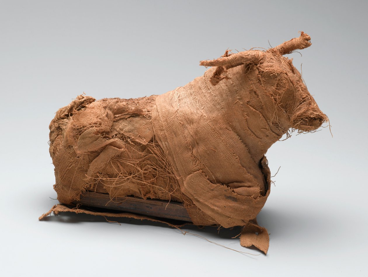 Mały model byka (z trzciny i materiału) autorstwa Third Intermediate Period Egyptian
