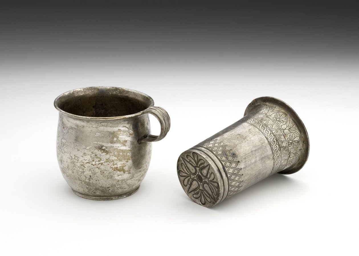 Srebrna zlewka z żłobioną dekoracją i filiżanką, V wiek p.n.e. (srebro) autorstwa Thracian