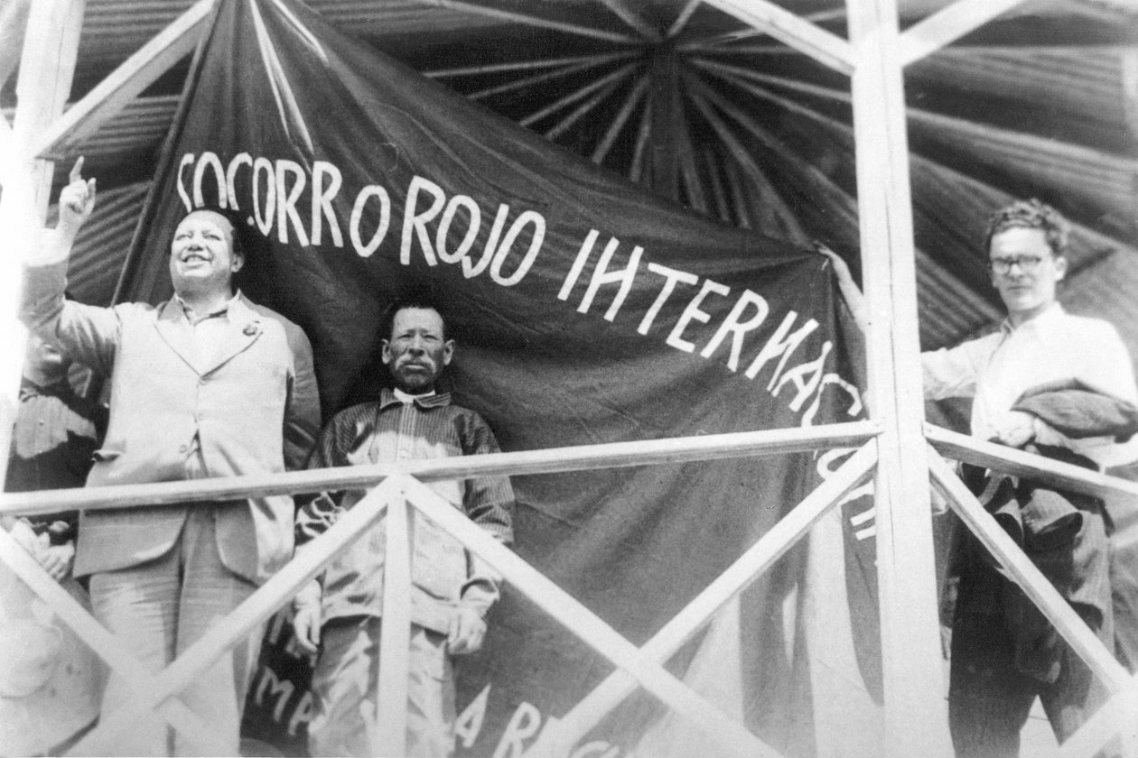 Międzynarodowa czerwona pomoc: Diego Rivera na wiecu „Socorro Rojo International”, Tizuyuca (Hidalgo), Meksyk, 4 kwietnia 1929 autorstwa Tina Modotti