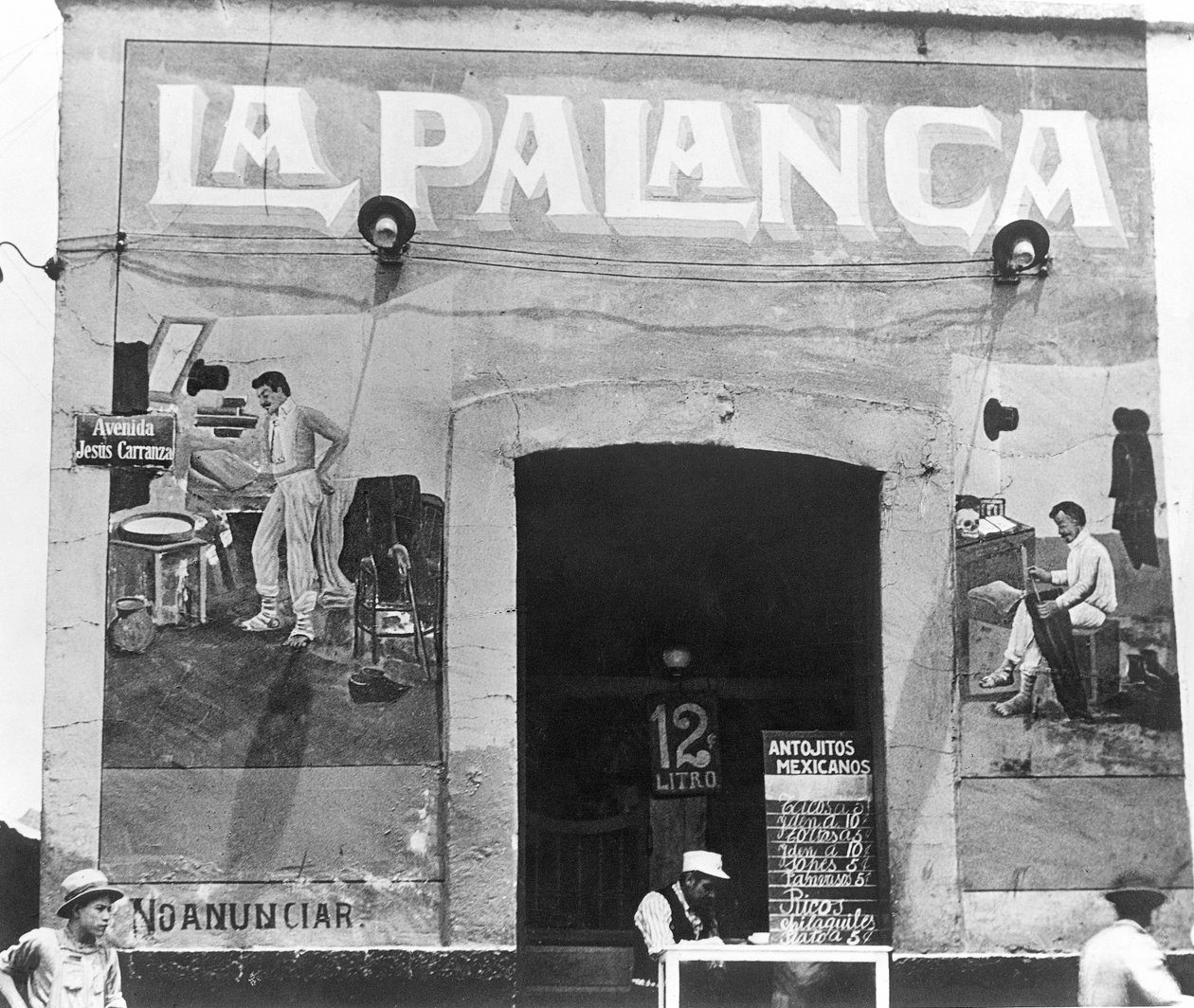 La Palanca (Pulqueria, Avenida Jesus Carranza), Meksyk, ok. 1927 autorstwa Tina Modotti