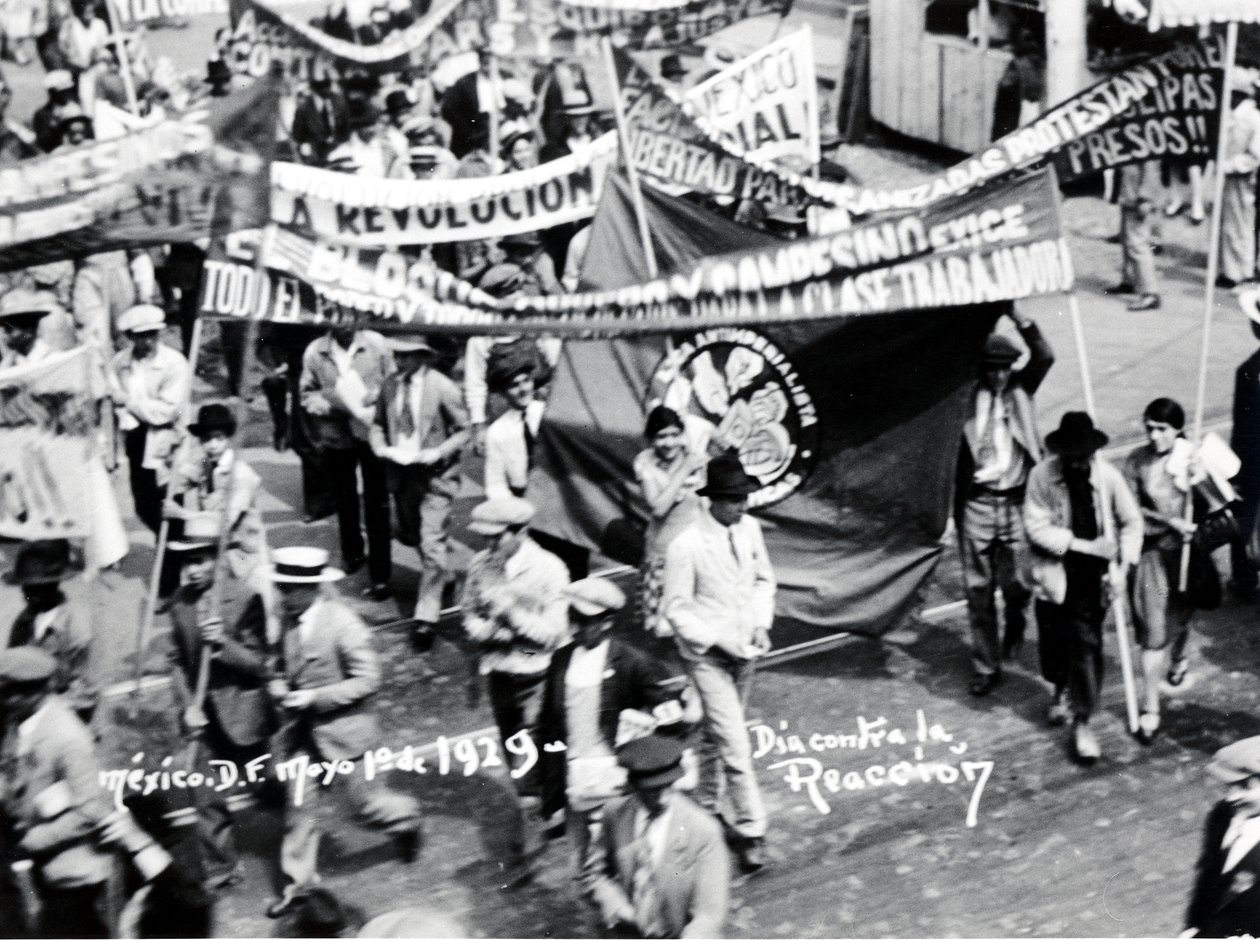 Marsz Robotników, miasto Meksyk, maj 1929 r. autorstwa Tina Modotti