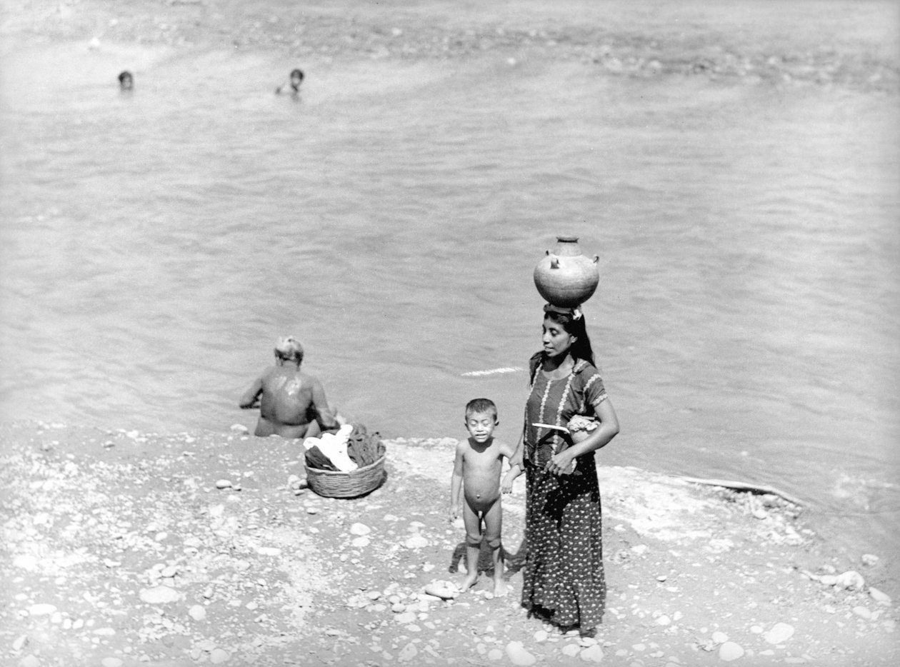 Pranie w rzece niedaleko Tehuantepec, Meksyk, 1929 autorstwa Tina Modotti