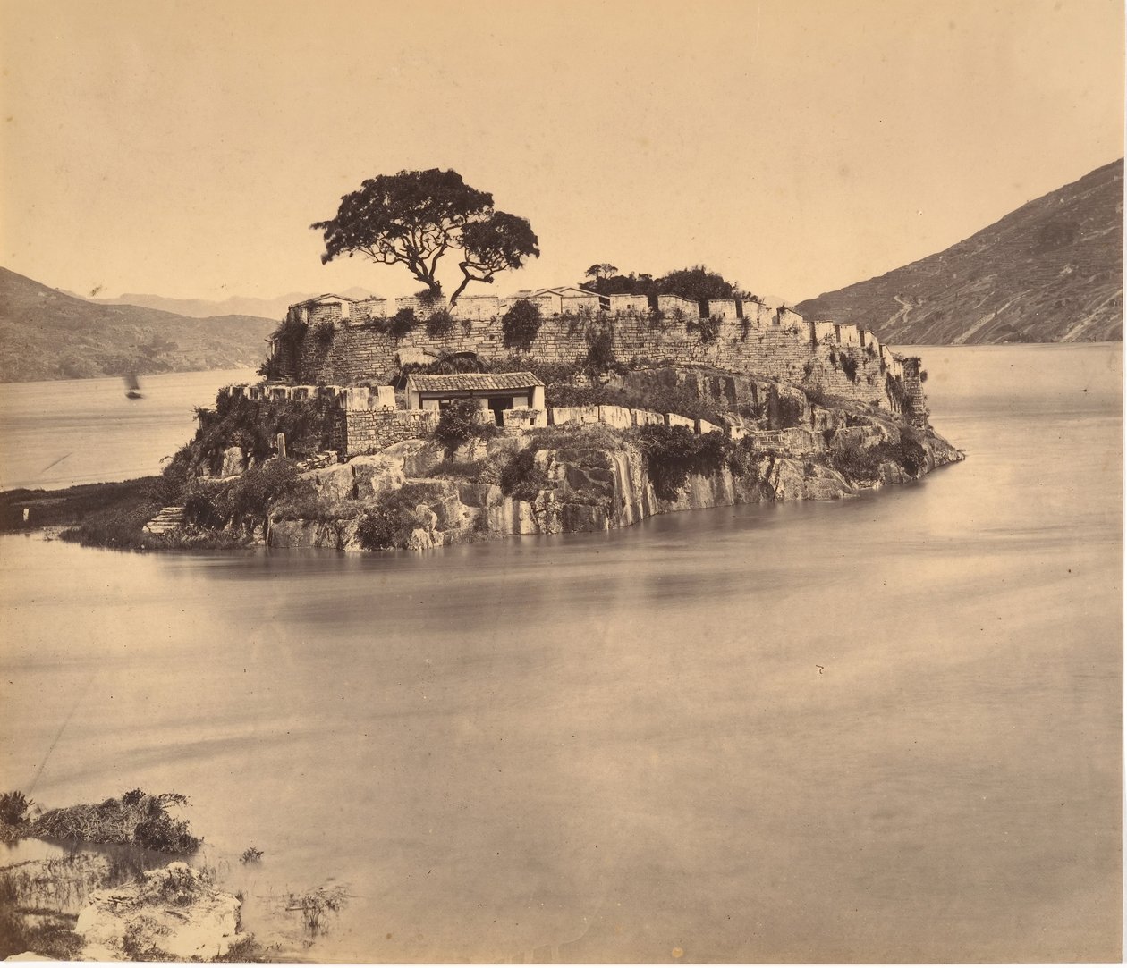 Ming Game Pass Rzeka Min, ca. 1869. autorstwa Tung Hing.