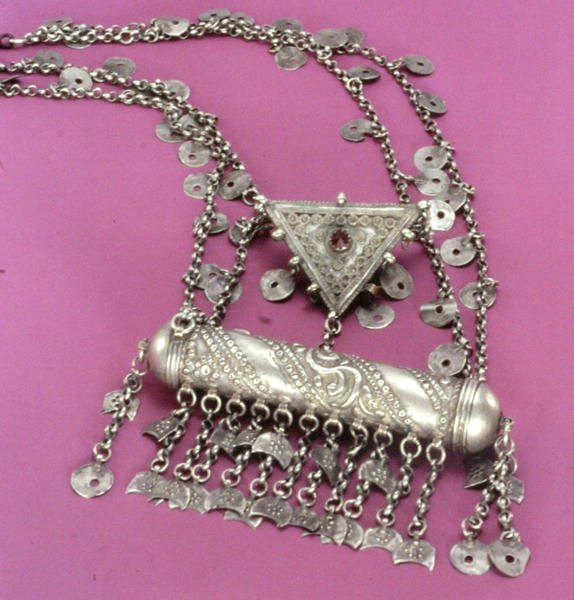 Etui na naszyjnik i amulet (srebrne) autorstwa Turkish School
