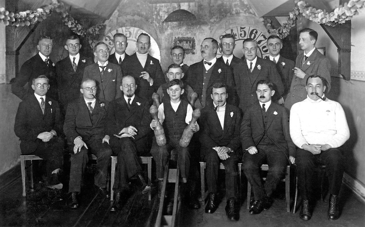Biolodzy BAH z okresu międzywojennego pod koniec 1927 r. kręgle z naukowcami autorstwa Unbekannt Unbekannt