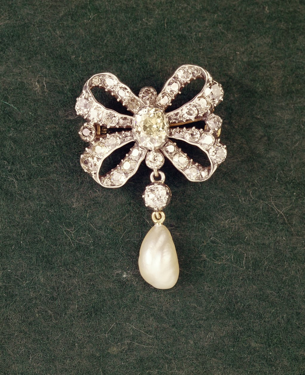 Diamentowa broszka z zawieszoną perłą, ok. 1760 diament i perła autorstwa Unbekannt Unbekannt