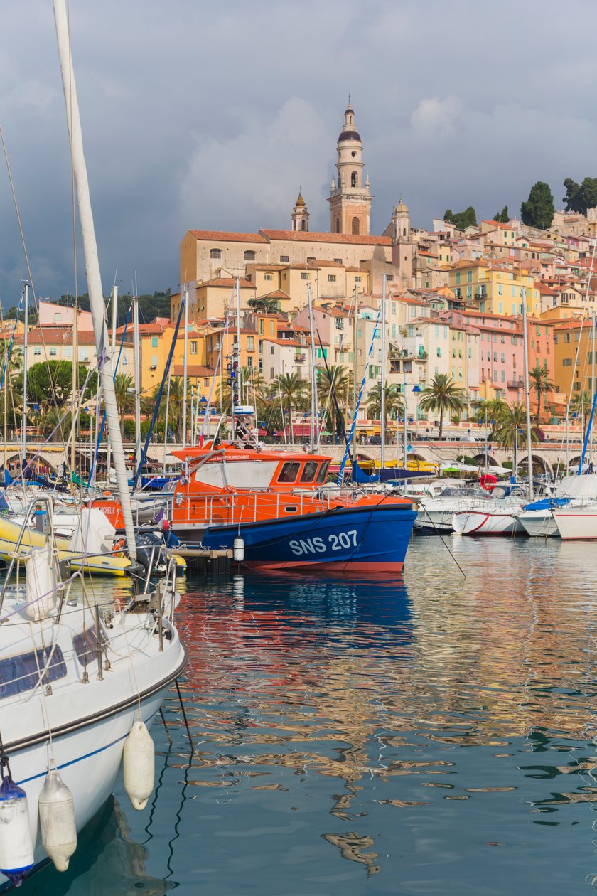 Mentona, Francja. Widok na port do miasta. autorstwa Unbekannt Unbekannt