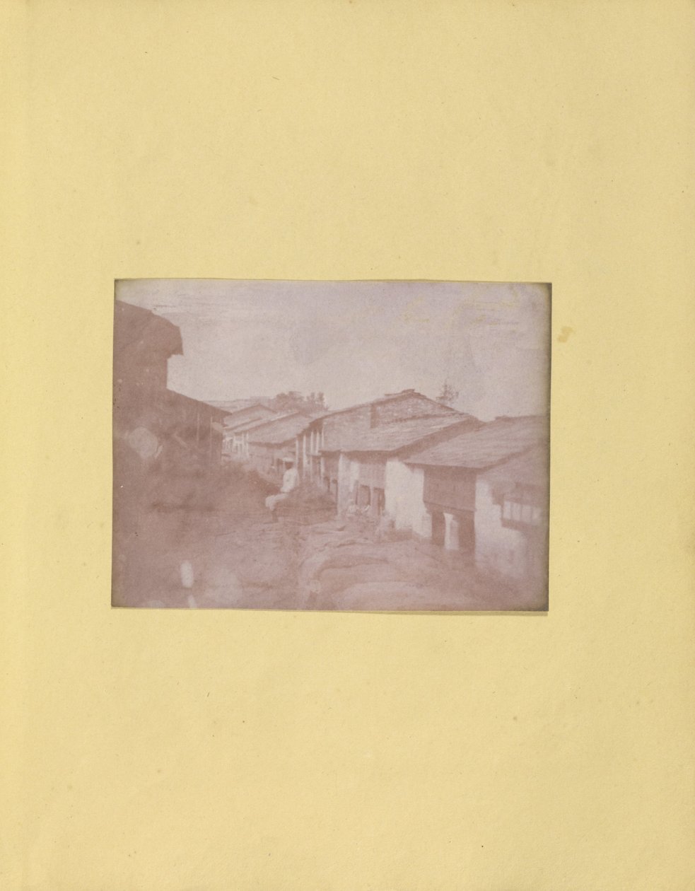 Nieznany twórca, Brytyjczyk, aktywny w Indiach około 1843 r. – (Village Street, prawdopodobnie w Uttar Pradesh, Północne Indie) autorstwa Unbekannt Unbekannt
