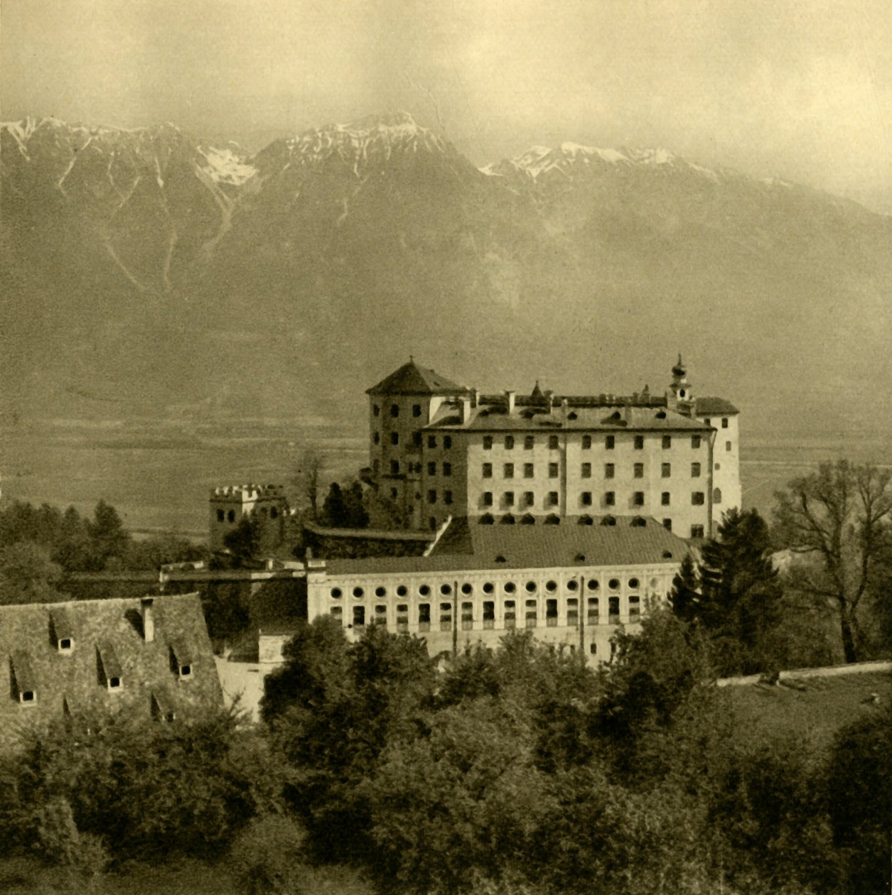 Zamek Ambras, Innsbruck, Tyrol, Austria, c1935. autorstwa Unbekannt