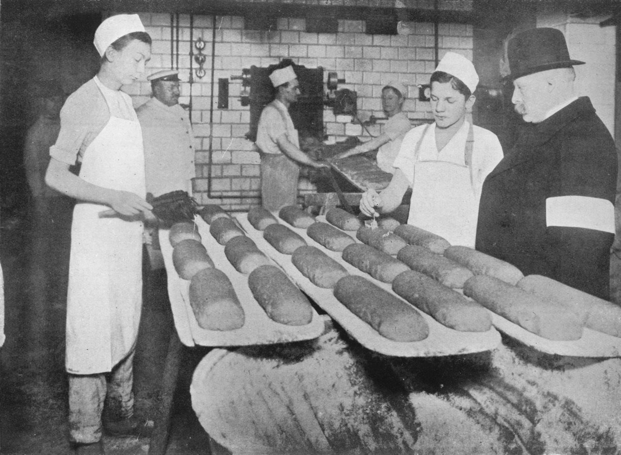 Inspektor odwiedzający berlińską piekarnię, 1915. autorstwa Unbekannt