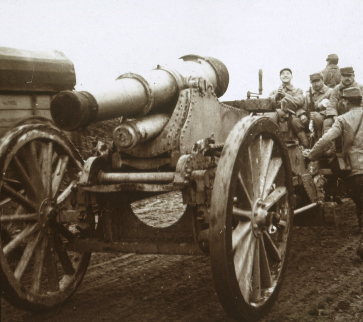 Kolumna artylerii w Verdun, północna Francja, c1914-c1918 autorstwa Unbekannt