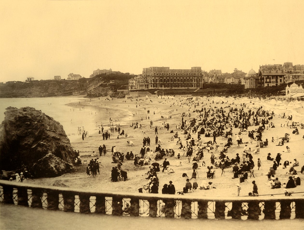Biarritz - Na Grande Plage, c1930. autorstwa Unbekannt