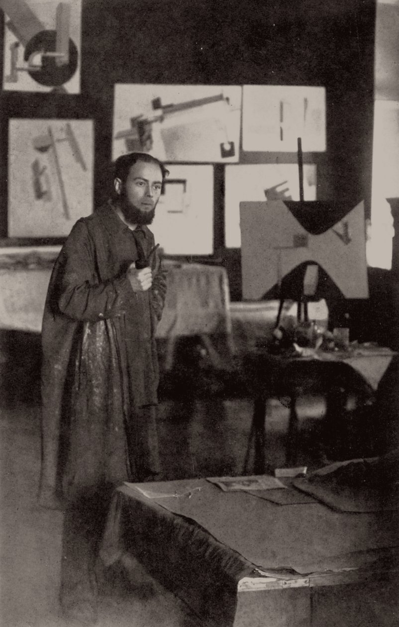 El Lissitzky w swojej pracowni w Witebsku, 1919. autorstwa Unbekannt