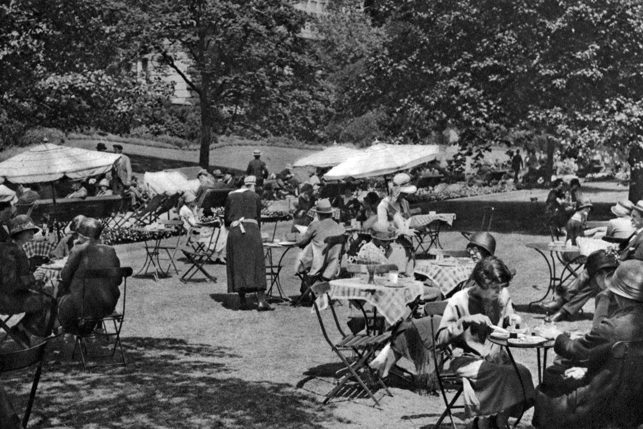 Embankment Gardens, Charing Cross, Londyn, 1926-1927 autorstwa Unbekannt