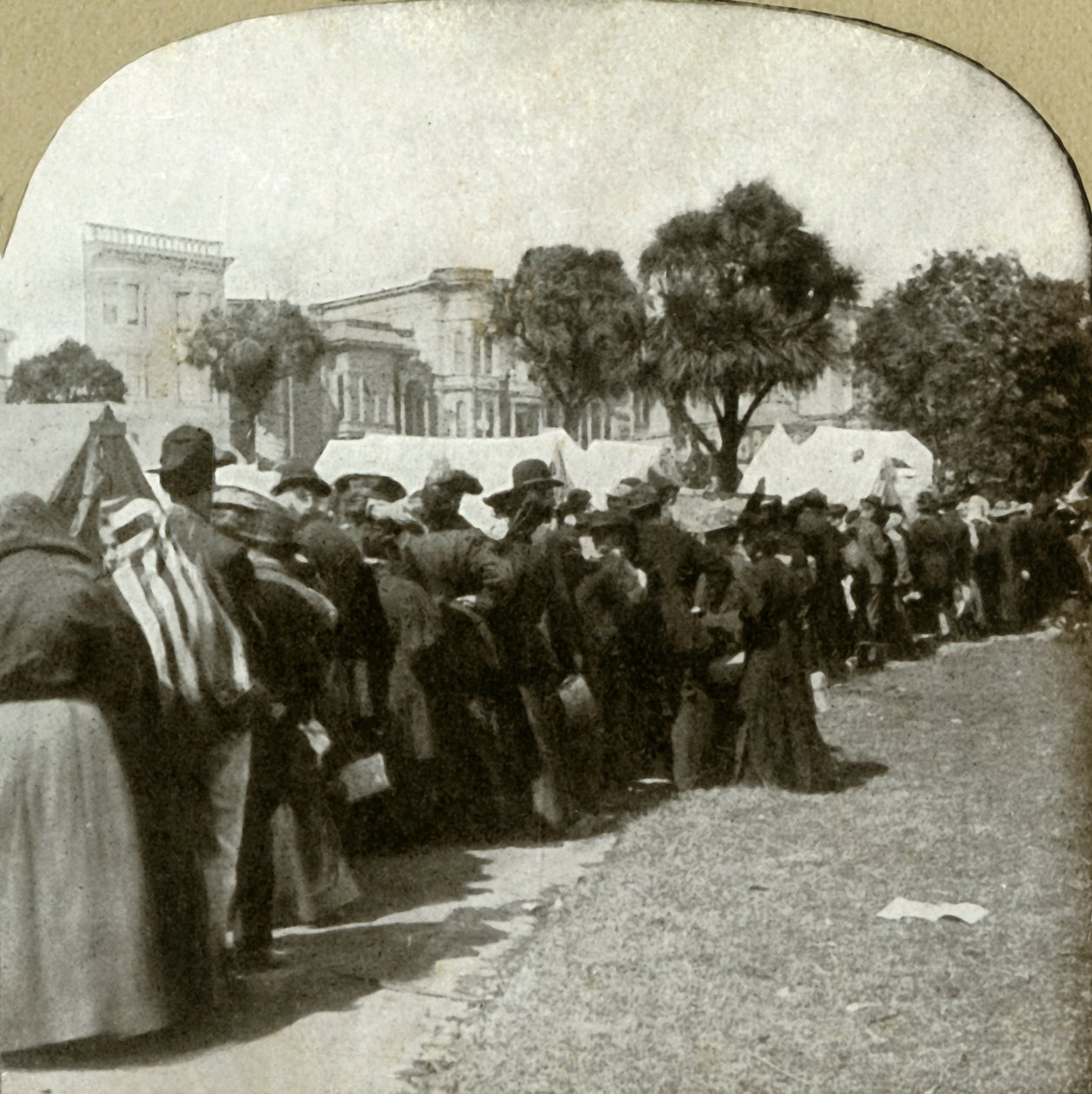 Formowanie linii chleba na Jefferson Square, 1906. autorstwa Unbekannt