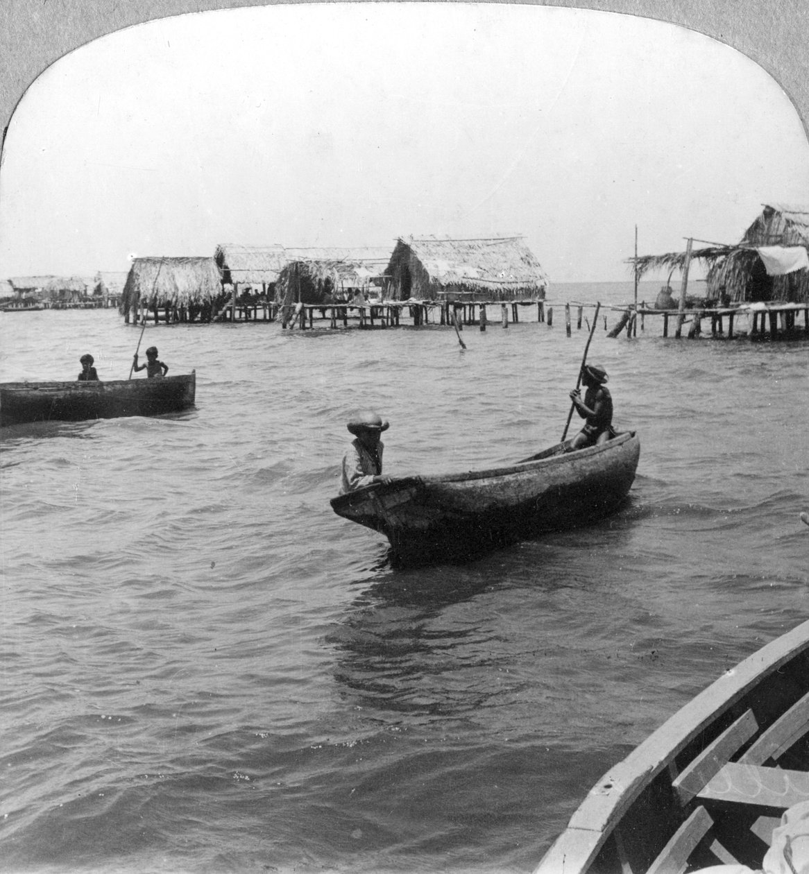 Indianie w kajakach z bali, jezioro Maracaibo, Wenezuela, ok. 1900 autorstwa Unbekannt