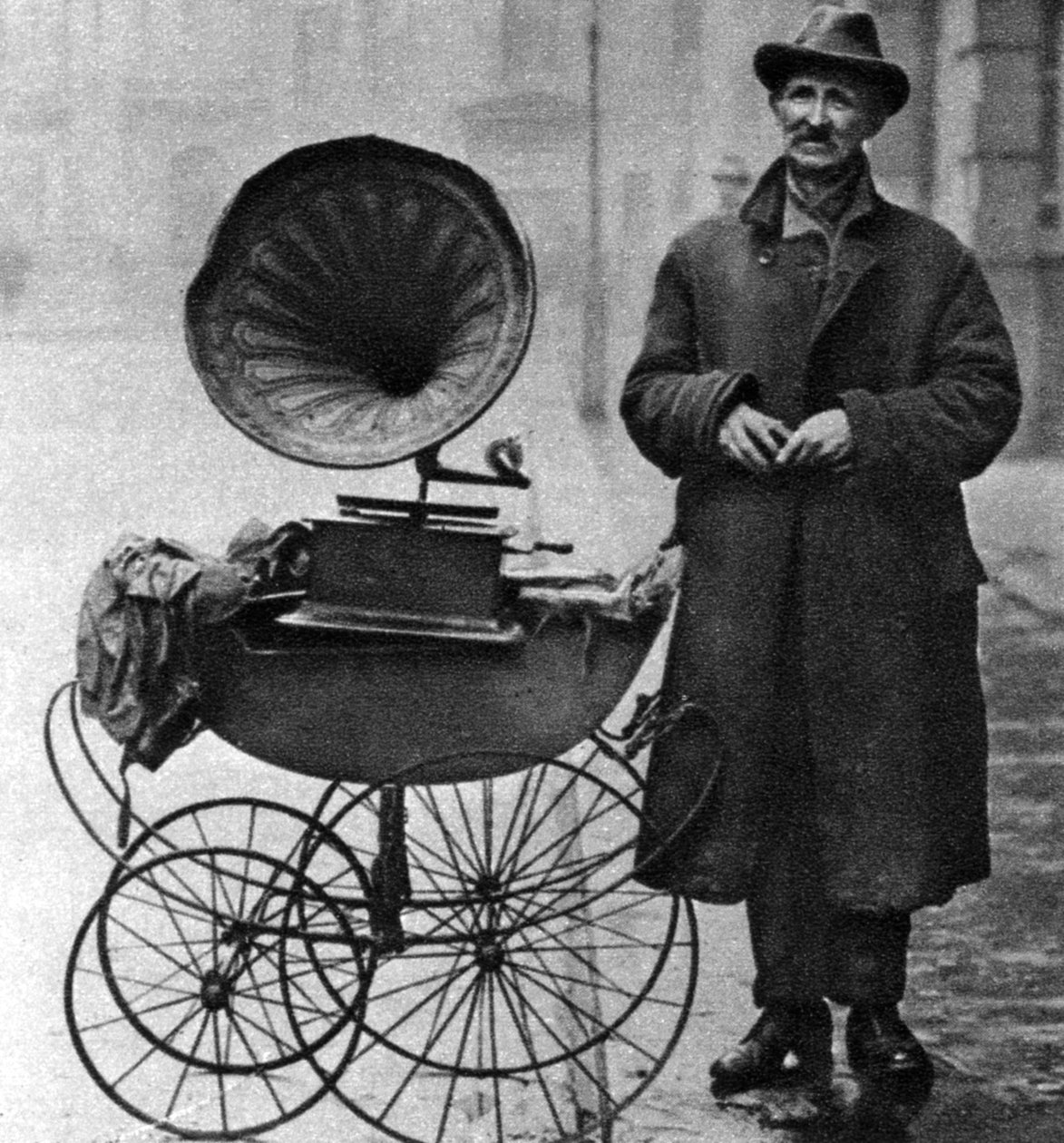 Gramofon po stronie Kerba, Holborn, Londyn, 1926-1927 autorstwa Unbekannt