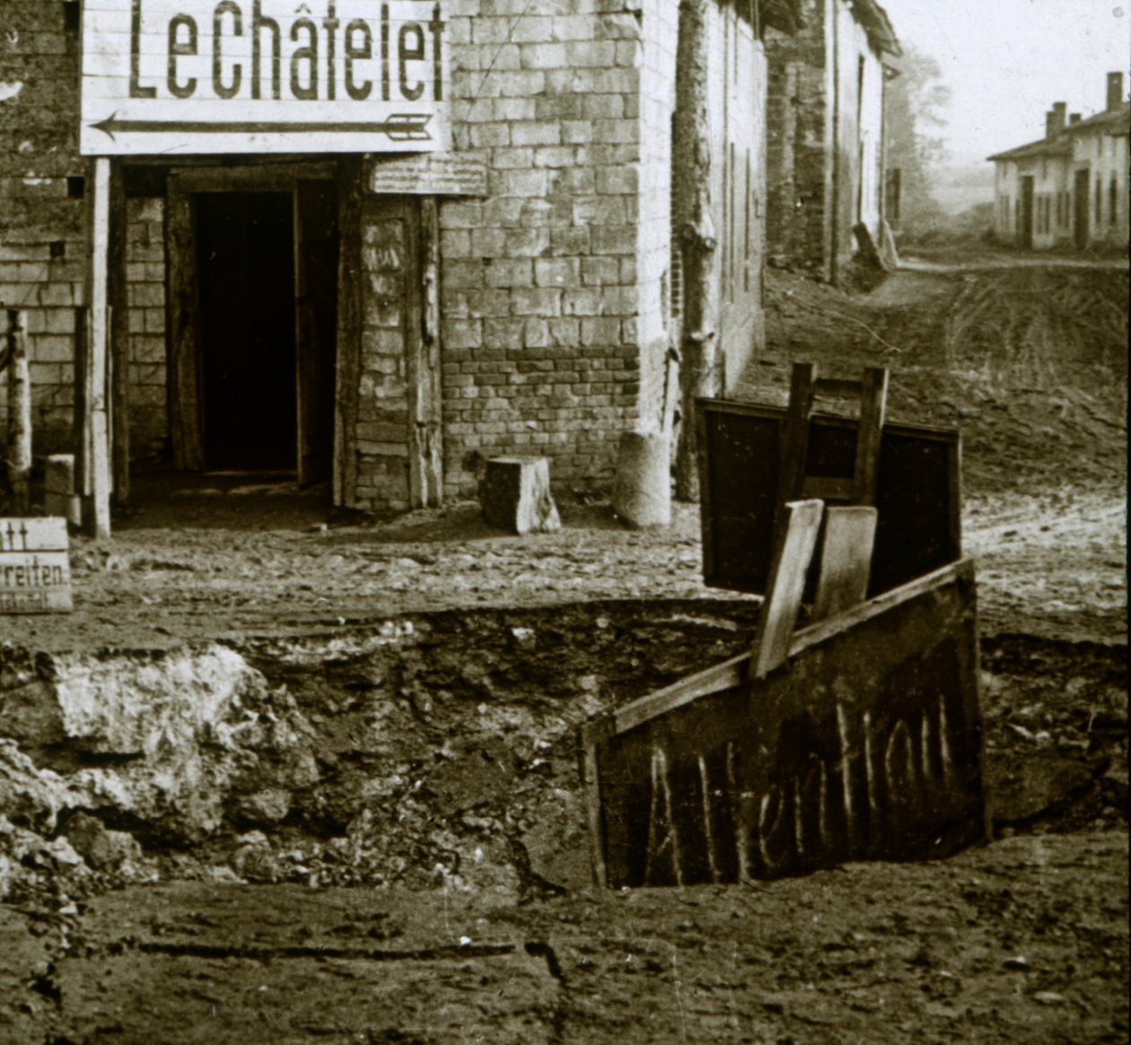 Zaminowane skrzyżowanie, Le Chatelet, Francja, c1914-c1918 autorstwa Unbekannt
