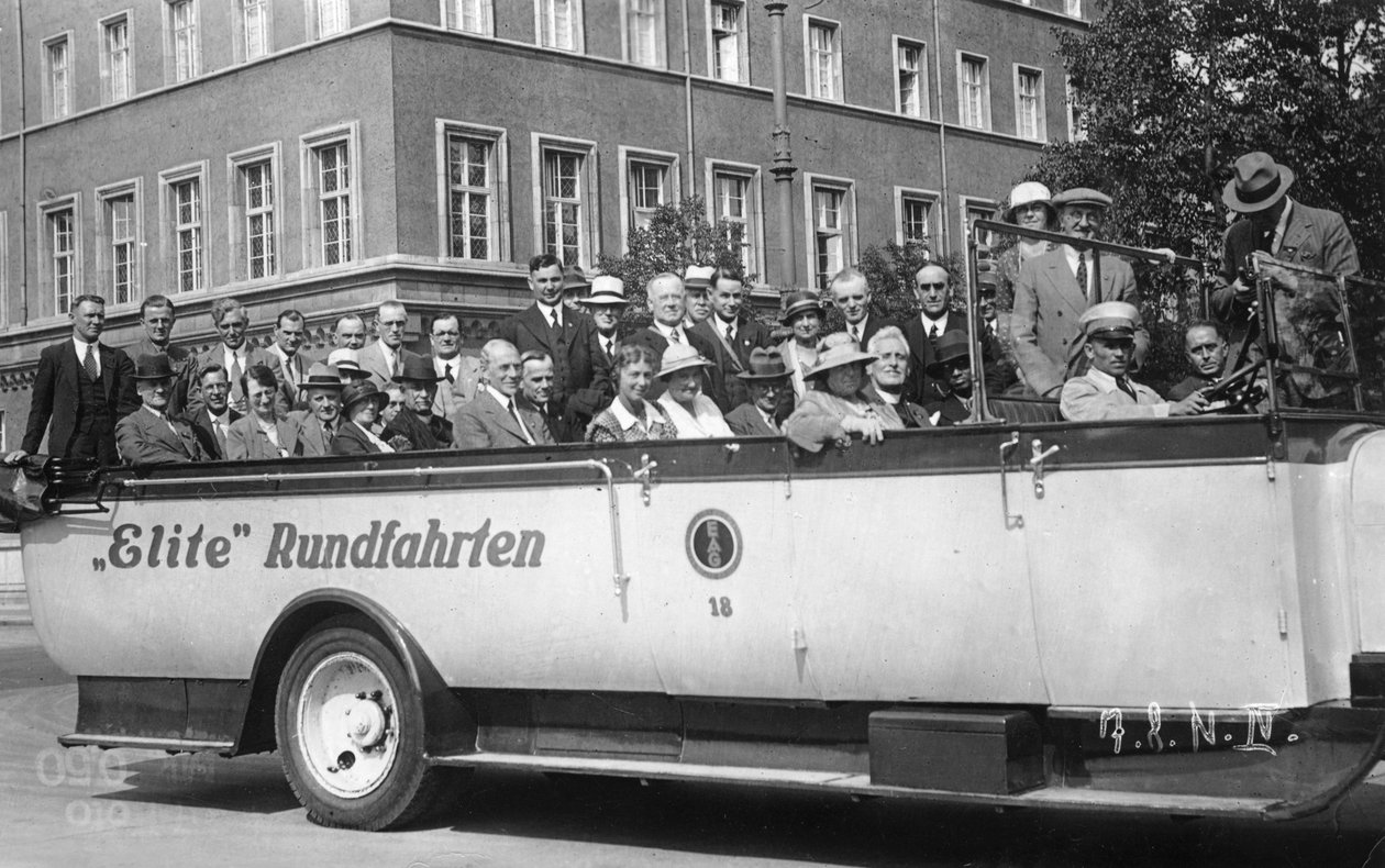Transporter z otwartym dachem, ok. 1920 r. autorstwa Unbekannt