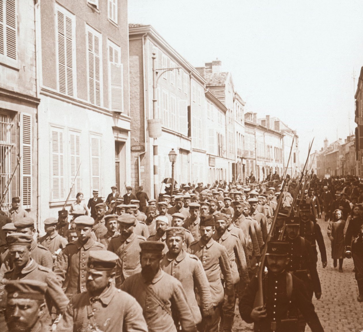 Więźniowie, Chalons, północna Francja, ok. 1914-c1918. autorstwa Unbekannt