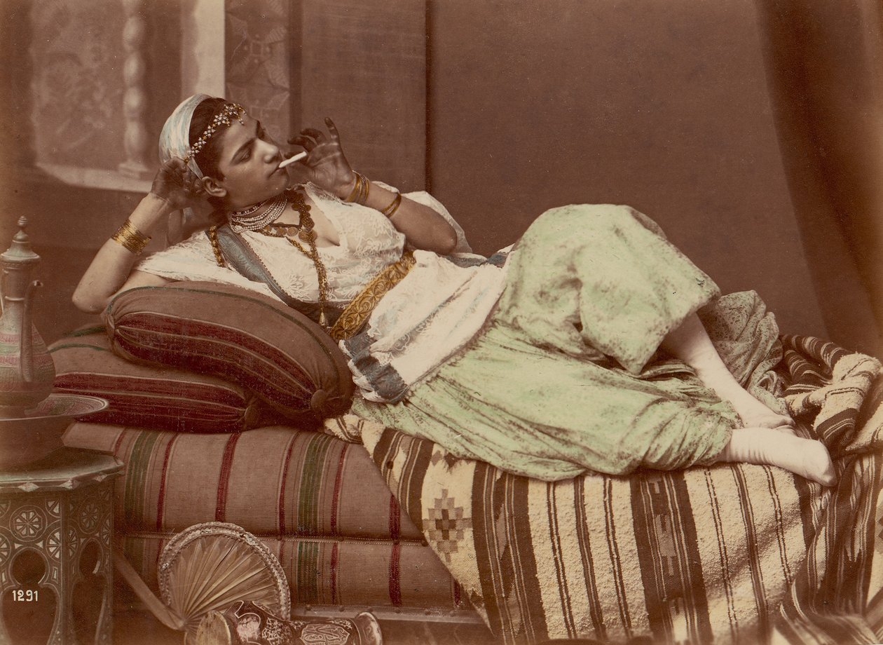 [Leżąca kobieta paląca], 1870-90. autorstwa Unbekannt