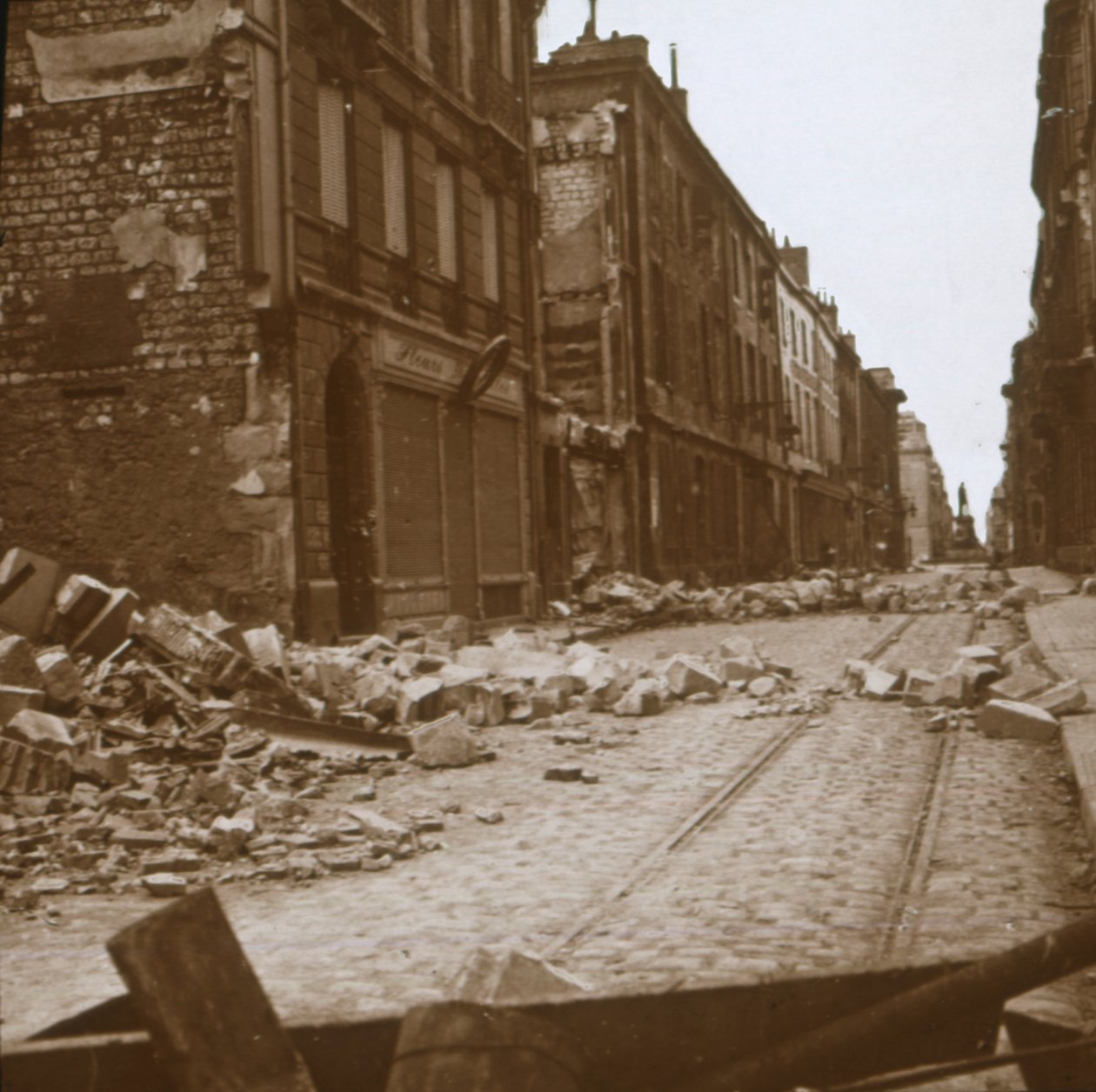 Rue Ceres, Reims, północna Francja, ok. 1914-c1918. autorstwa Unbekannt