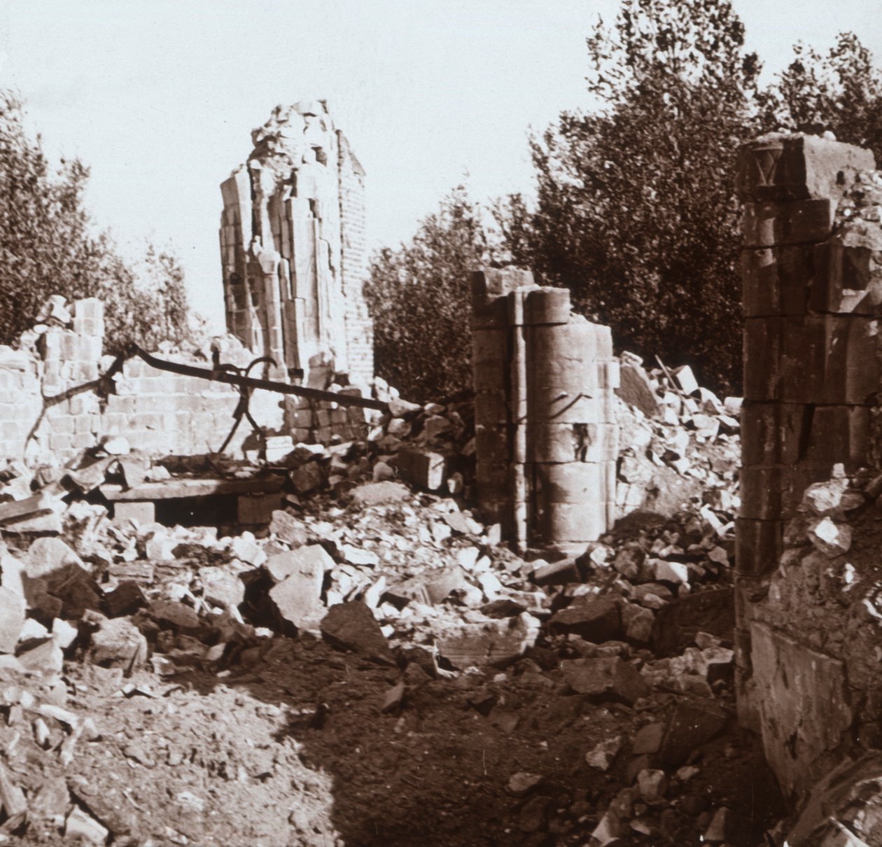 Zrujnowany zamek, Pinon, północna Francja, c1914-c1918 autorstwa Unbekannt