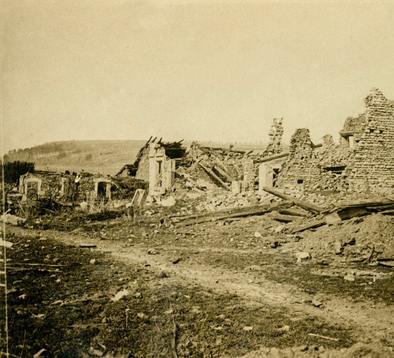 Ruiny Les Éparges, północna Francja, c1914-c1918. autorstwa Unbekannt