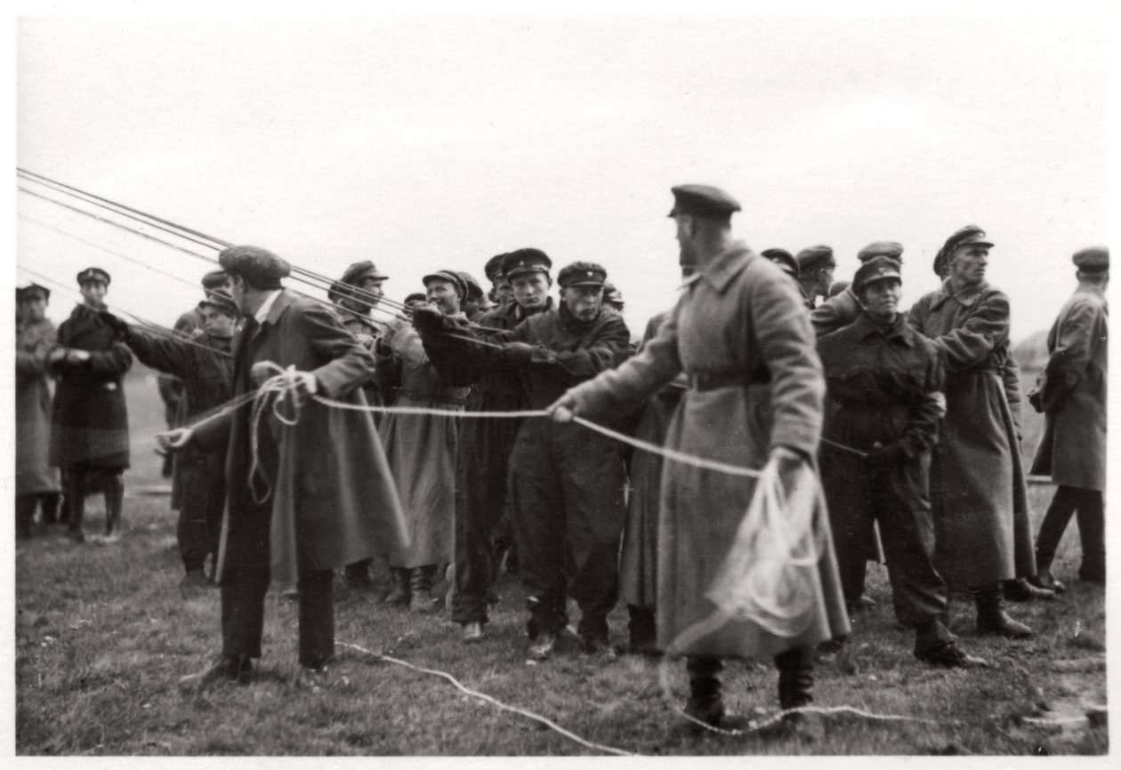 Załoga desantu sowieckiego sterowca, Moskwa, ZSRR, 1930 1933 autorstwa Unbekannt