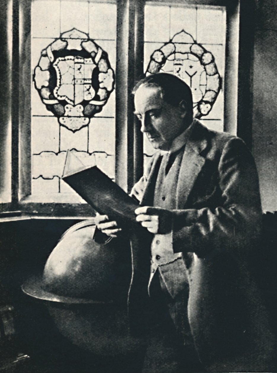 Stanley Baldwin w Galerii w Chequers, ok. 1925 r. autorstwa Unbekannt
