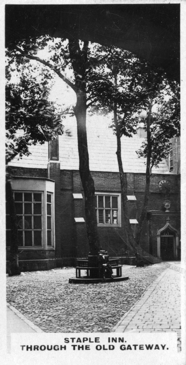 Staple Inn, Through the Old Gateway, Londyn, ok. 1920 r. autorstwa Unbekannt