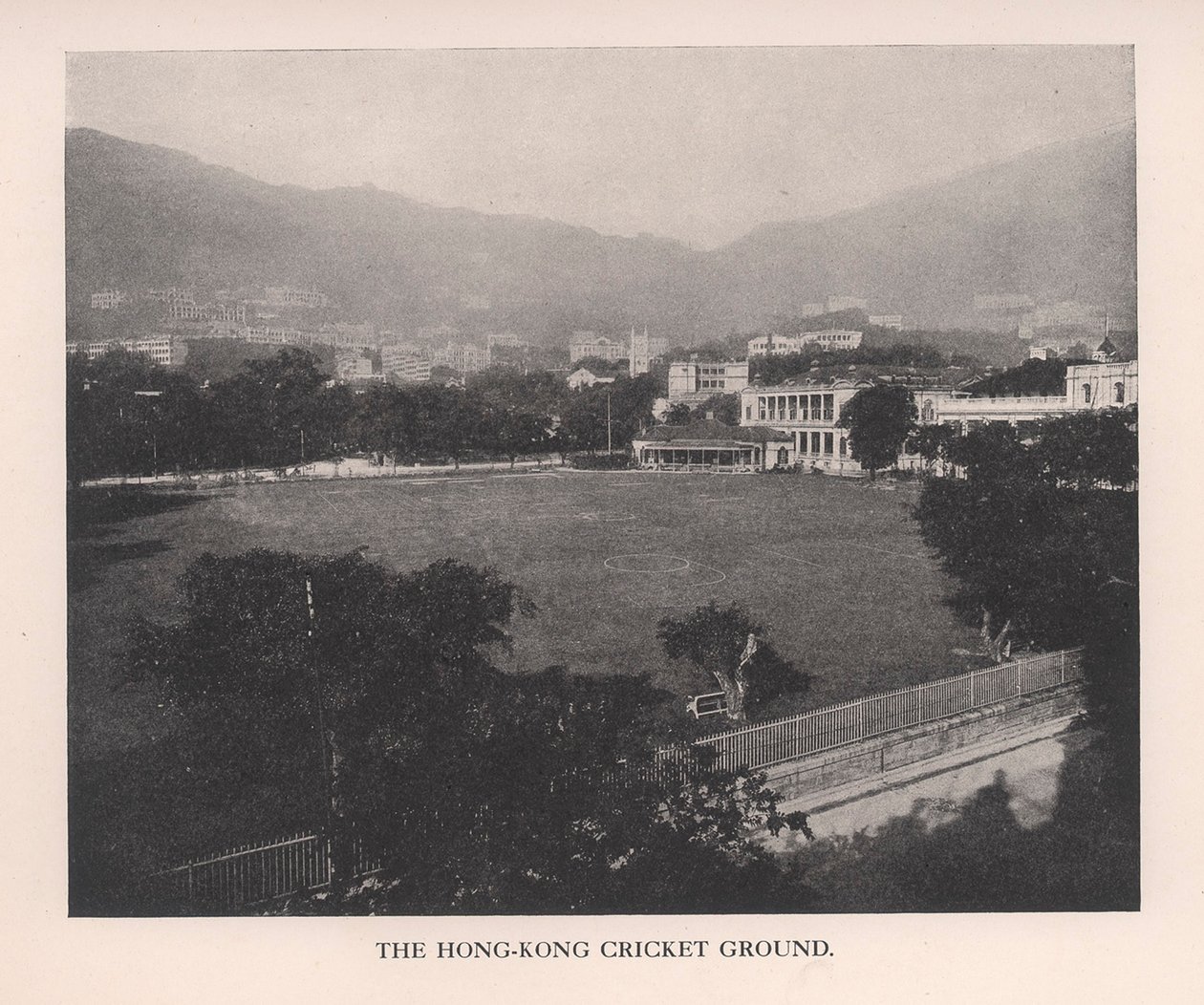 Boisko do krykieta w Hongkongu, 1912. autorstwa Unbekannt
