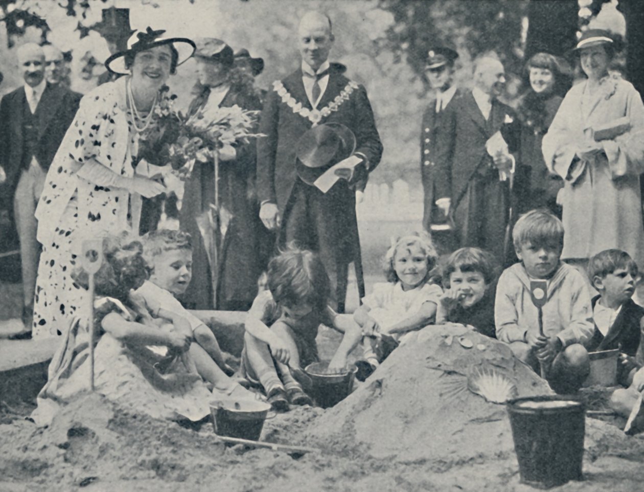 Królowa otwiera plac zabaw dla dzieci, 1936, 1937. autorstwa Unbekannt