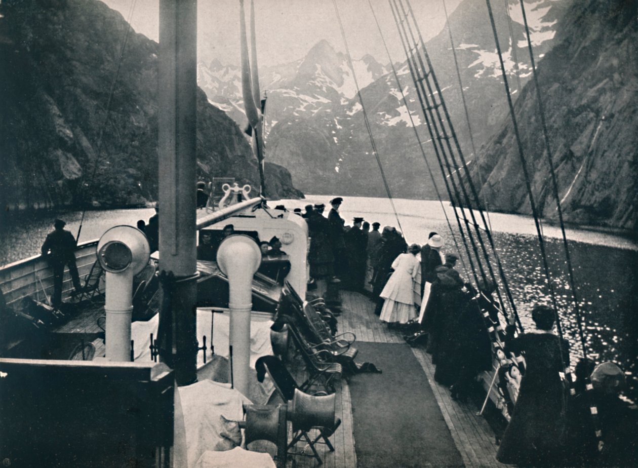 Turystyczny parowiec w Trold Fjord, 1914. autorstwa Unbekannt