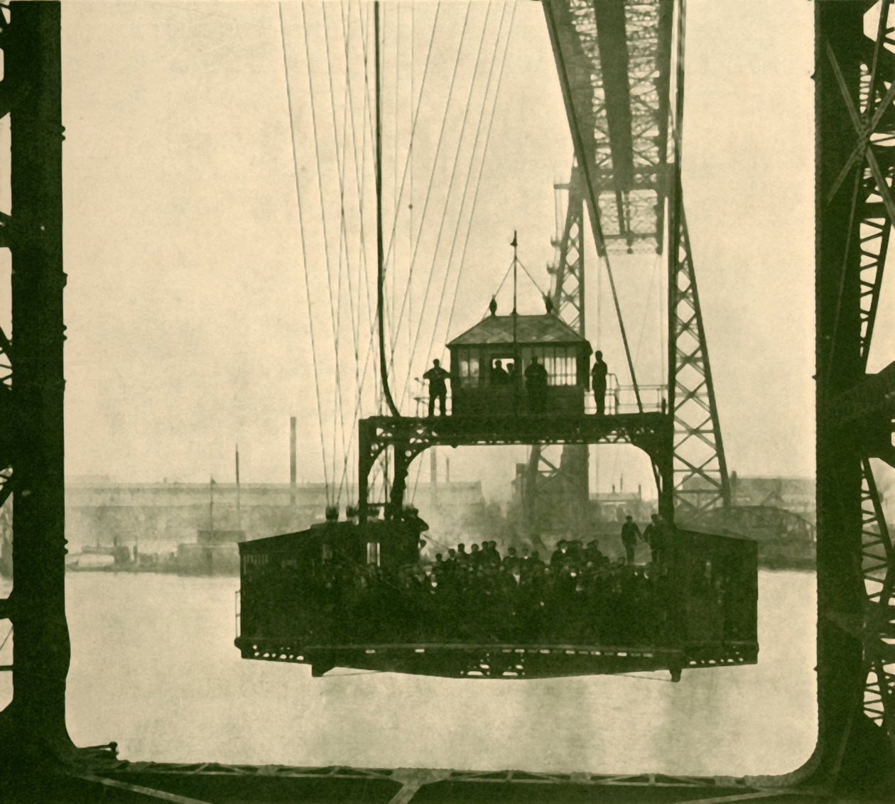 Podróżujący samochód, most transportera, Middlesborough, ok. 1930. autorstwa Unbekannt