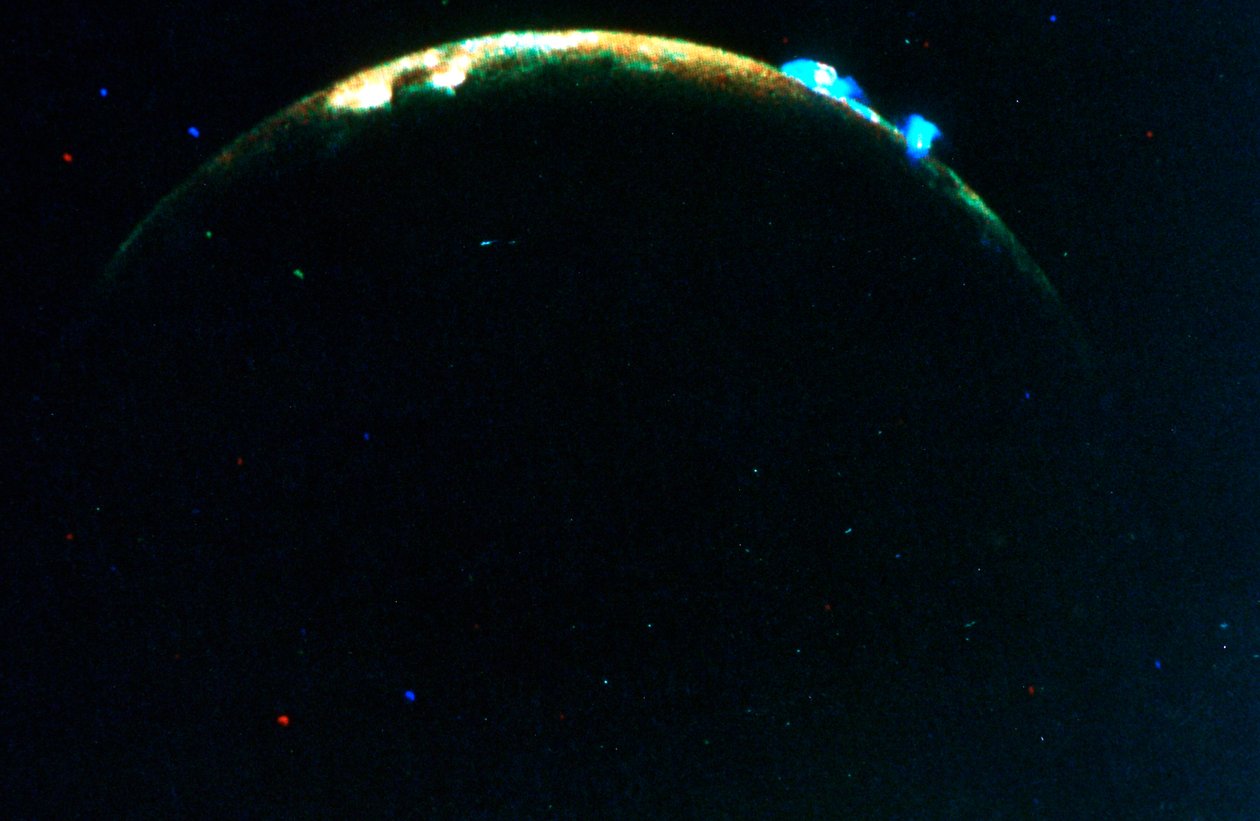 Erupcja wulkanu na księżycu Jowisza, lo, 1979 autorstwa Unbekannt