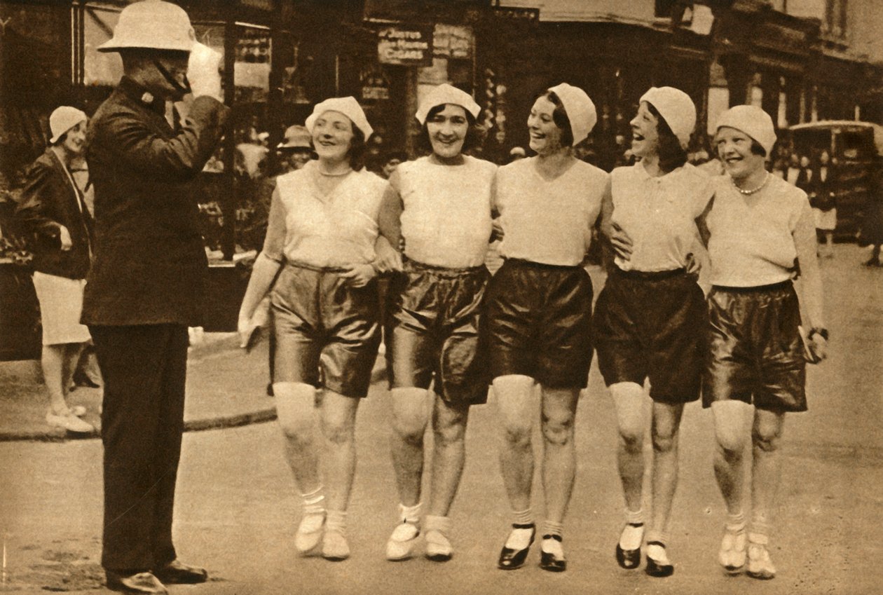 Kobiety w szortach, 1930, 1933. autorstwa Unbekannt