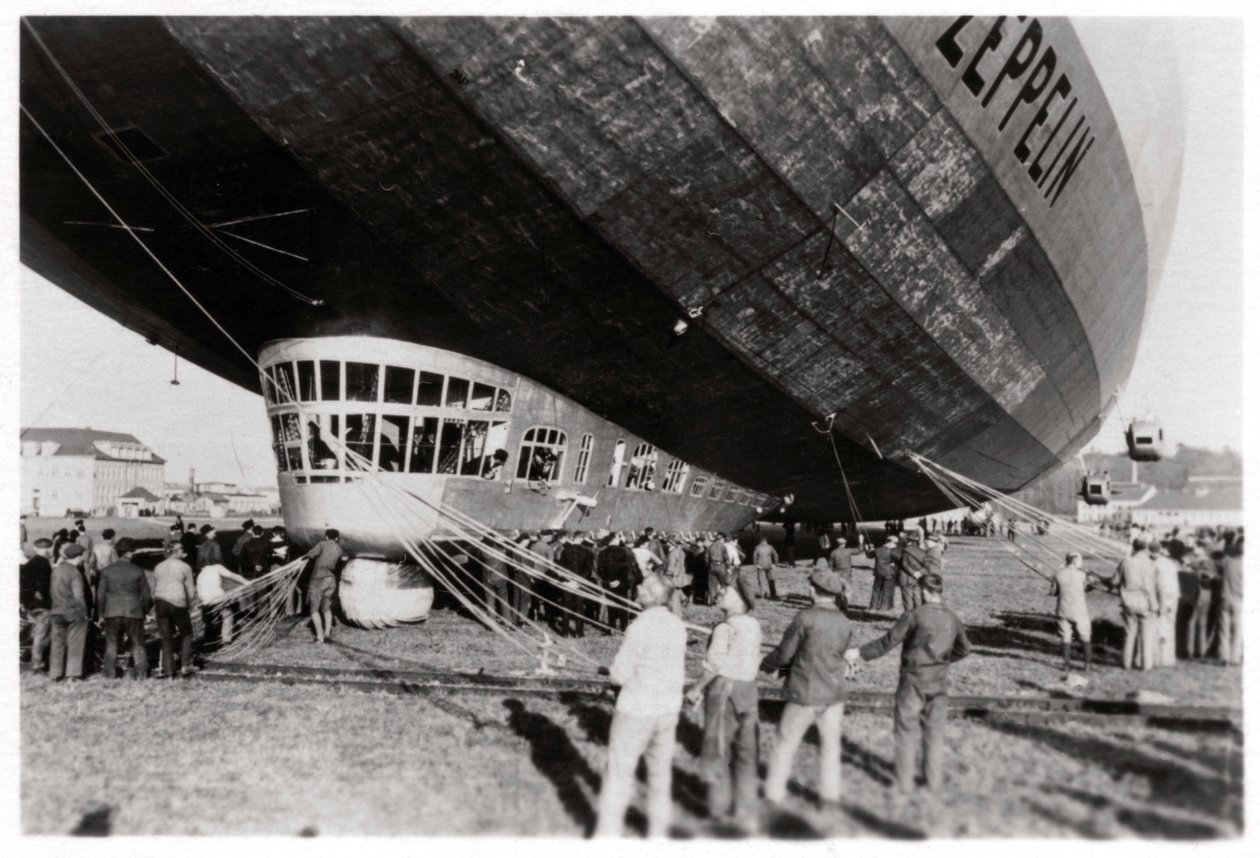 Zeppelin LZ 127 Graf Zeppelin po lądowaniu, 1933 autorstwa Unbekannt