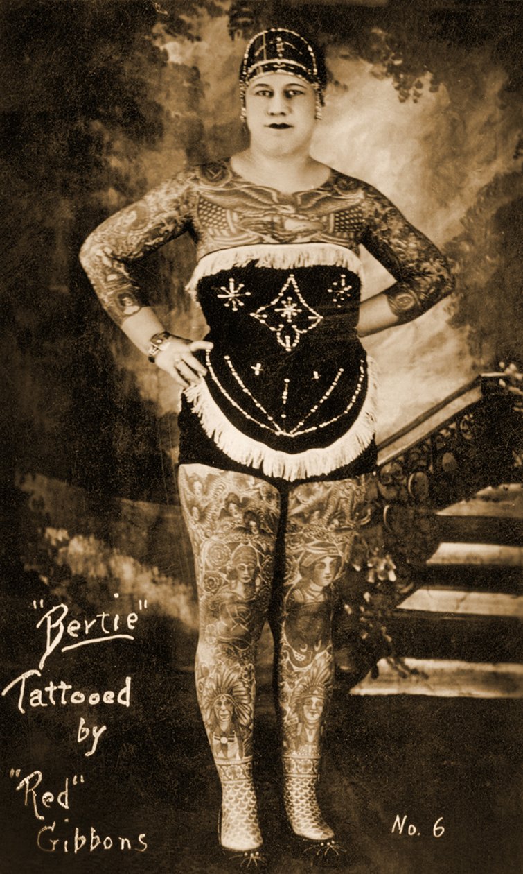 Bertie The Tattooed Lady, wytatuowany przez Charlesa „Red” Gibbonsa, ok. 1920 r. autorstwa Unbekannt Unbekannt