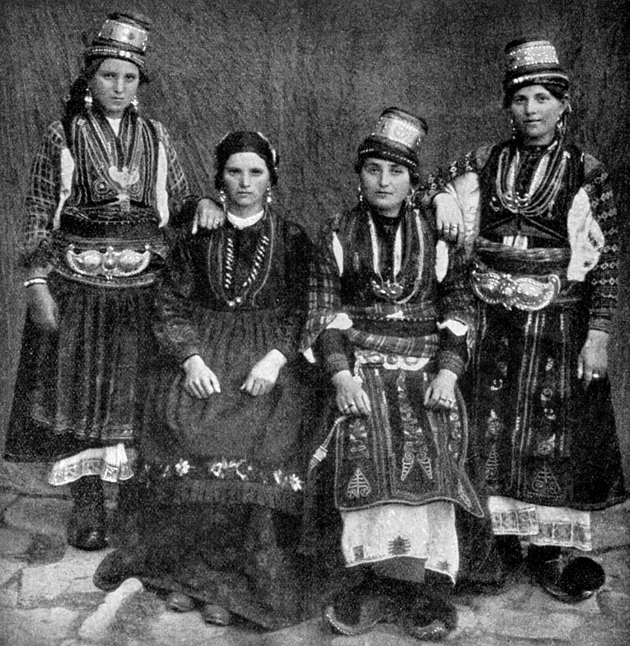 Romki, Albania, 1922. autorstwa Underwood and Underwood