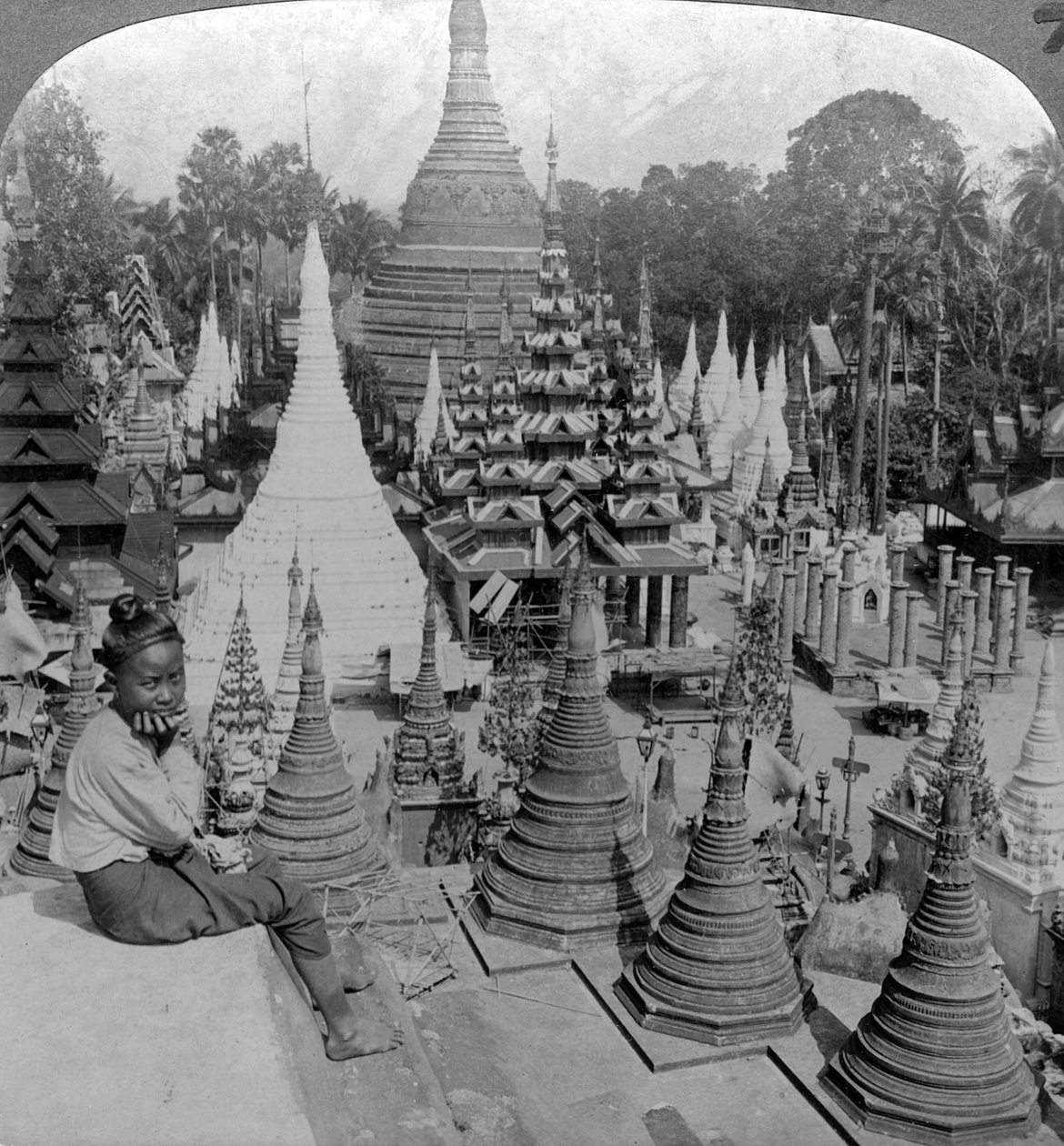 Pagoda Shwedagon, Rangun, Birma, ok. 1900. autorstwa Underwood and Underwood
