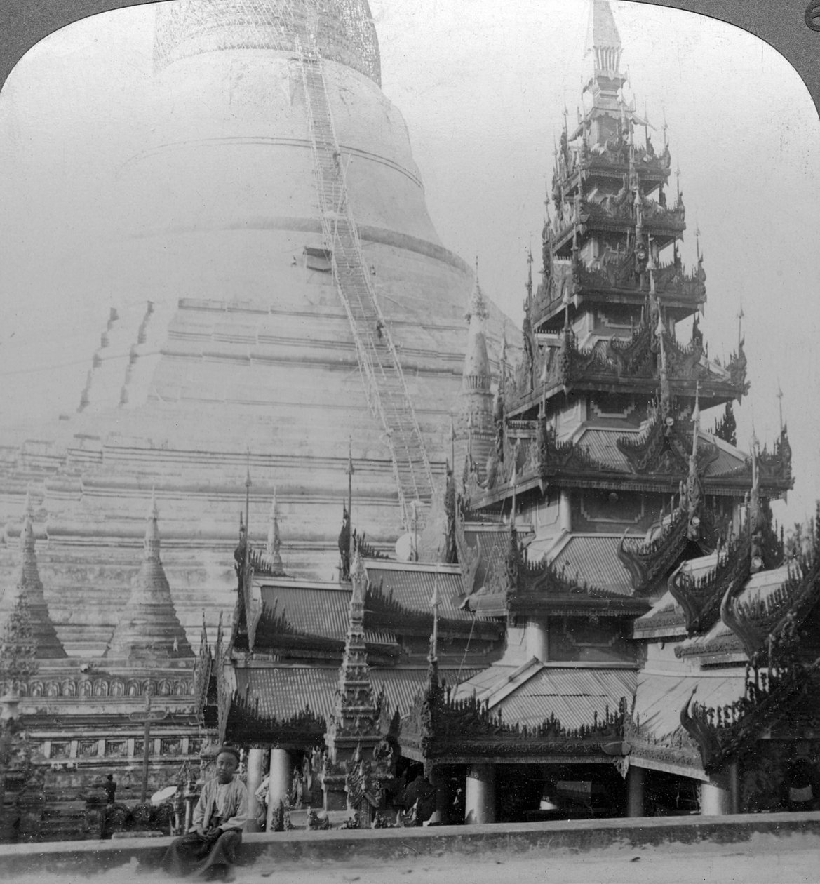 Pagoda Shwedagon, Rangun, Birma, ok. 1900. autorstwa Underwood and Underwood