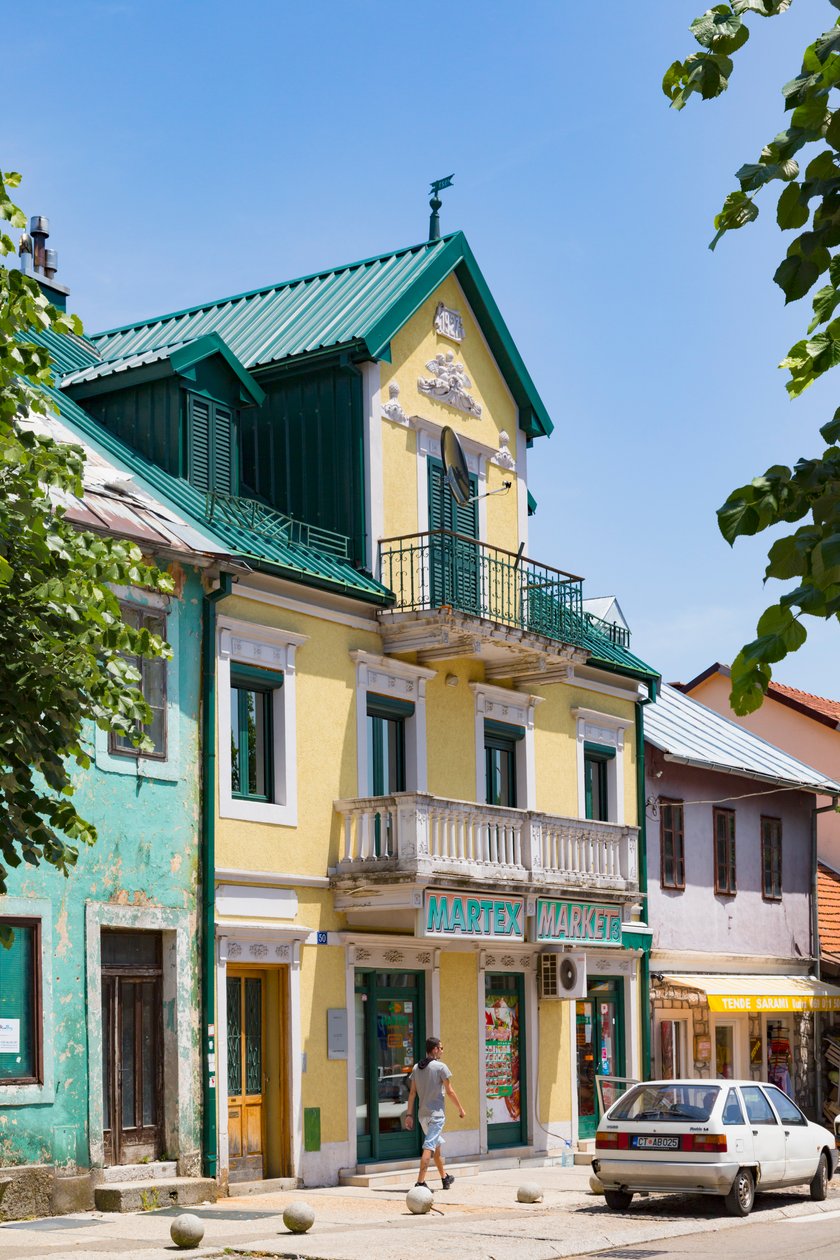 Baja Pivljanina Street, Cetinje, Czarnogóra autorstwa Unknown